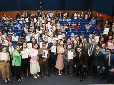 Foto da Notícia: Estagiários e advogados recebem a Certidão da OAB-MT